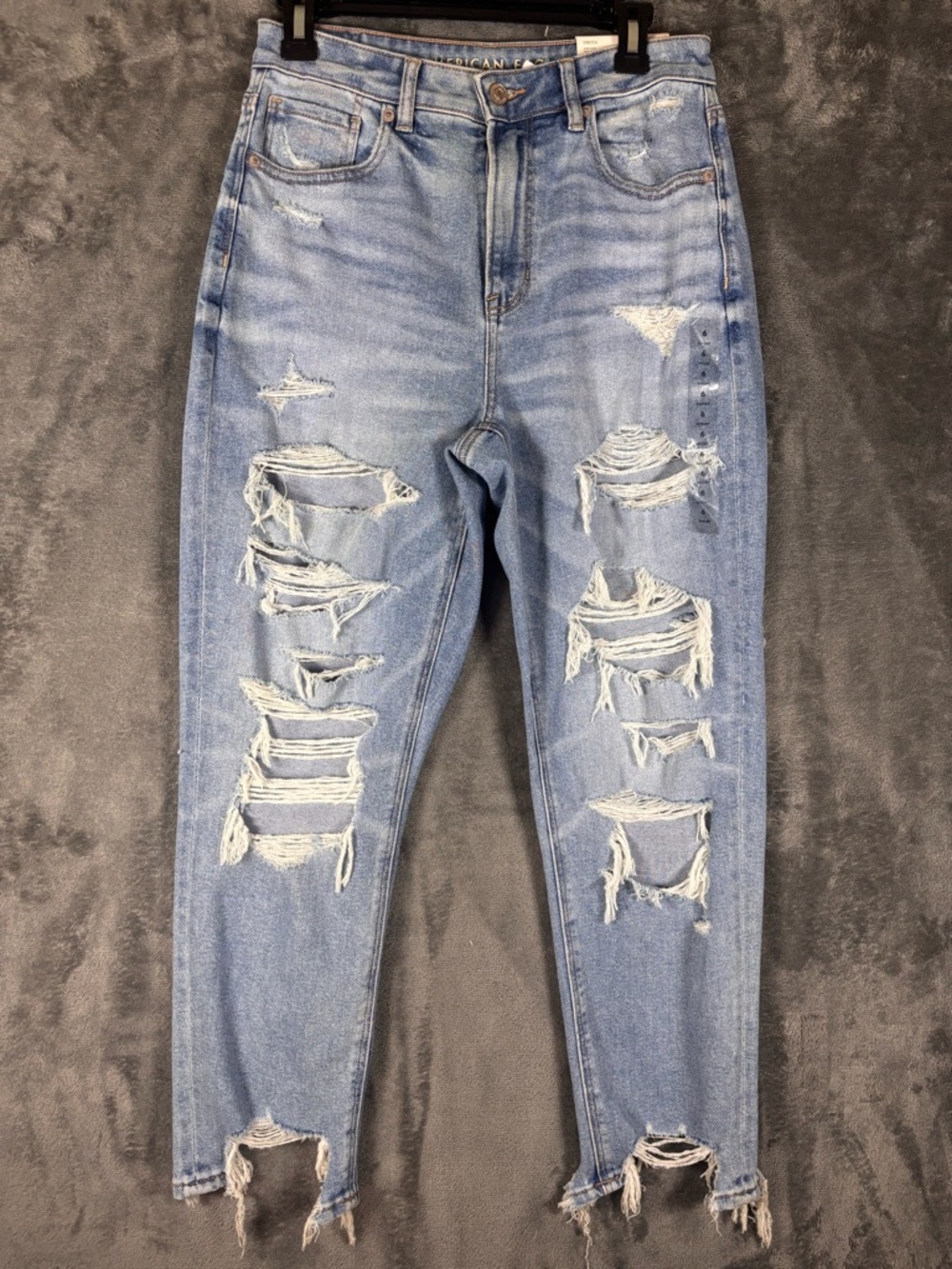 New With Tags Adorable American Eagle Mom Jeans Destructed Stretch Size 6 Short